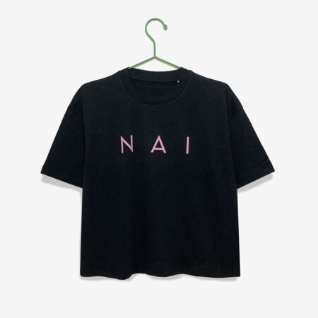 Camiseta curta NAI / negra / orgánica